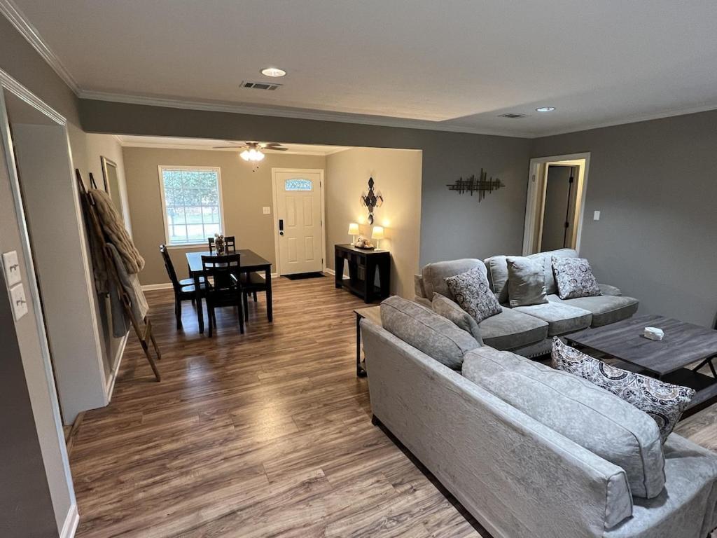 Spacious 3 Bedroom Home Near Amphitheater/Baseball/Shopping And Much More بيرل المظهر الخارجي الصورة